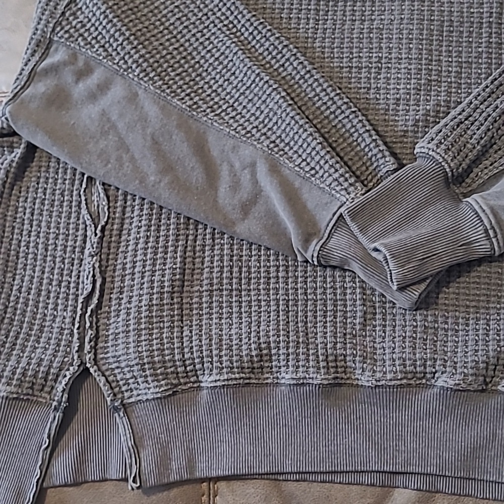 American Eagle Lived-in Gray M Waffle Knit Thermal Sweater Boxy Oversized Boho - Picture 3 of 11